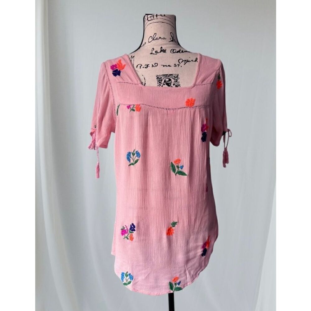 Brand New Magazine Women's Size Medium Rose Pink BOHO Embroidered Top Floral